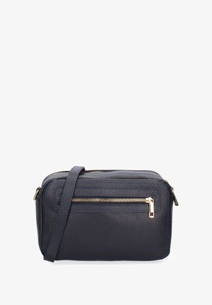 Navy Leder Umhängetasche mit goldenen Reißverschlussakzenten, rechteckiger Form, strukturierten Oberflächen, einer vorderen Reißverschlusstasche und verstellbarem Tragegurt.