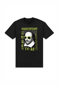 Černé tričko s grafikou Shakespeara v žlutých slunečních brýlích, obklopené žlutým textem "Shakespeare Být či nebýt."