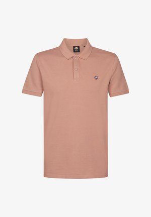 Tricou polo cu mâneci scurte, într-o nuanță roz-prafuit, realizat din bumbac, cu un căptușeală cu trei nasturi și un mic patch cu logo pe pieptul stâng. Textură fină.
