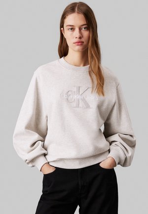 - Bluza