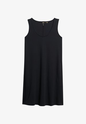 Robe noire sans manches en tissu doux, avec un col rond, une coupe décontractée, et une longueur au genou, dotée d'une texture lisse et de lignes épurées.