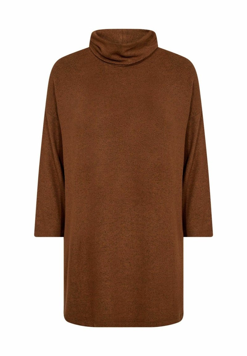 Top in tessuto morbido marrone con collo alto, maniche a 3/4 e vestibilità rilassata, caratterizzato da una texture liscia e una leggera lucentezza.