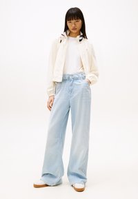 Tommy Jeans ESSENTIAL  - Summer jacket - ancient white