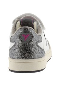 V 1985 SMASH LOW - Trainers - plata