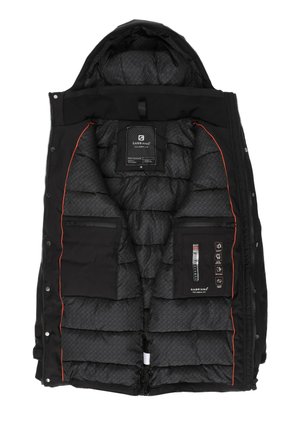 Zwarte gewatteerde jas, met een quilted binnenkant met een gladde textuur, voorzien van oranje accentpiping, meerdere zakken en een label aan de binnenkant.