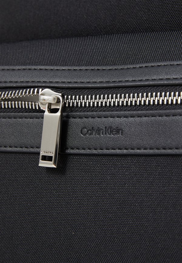 CONTRAST FLAP BACKPACK - Rucksack4