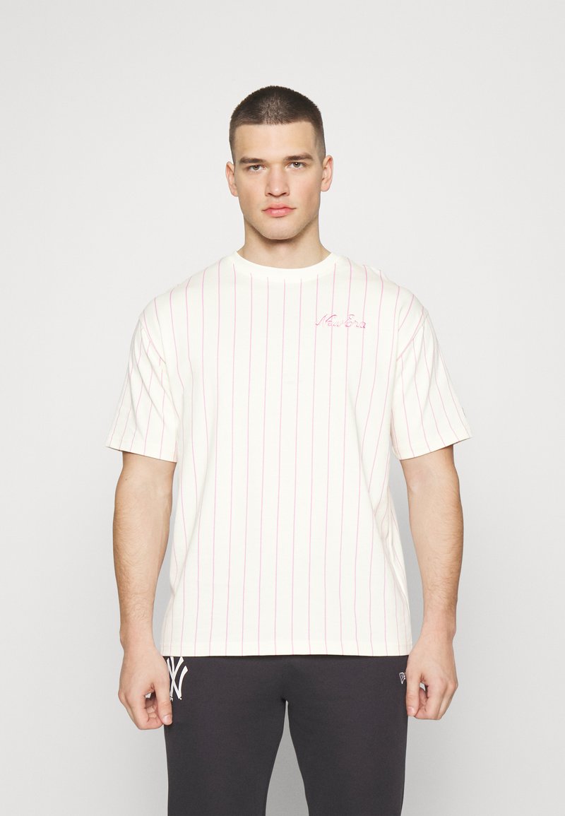 New Era NEW ERA PINSTRIPE OVERSIZED TEE TShirt print off white