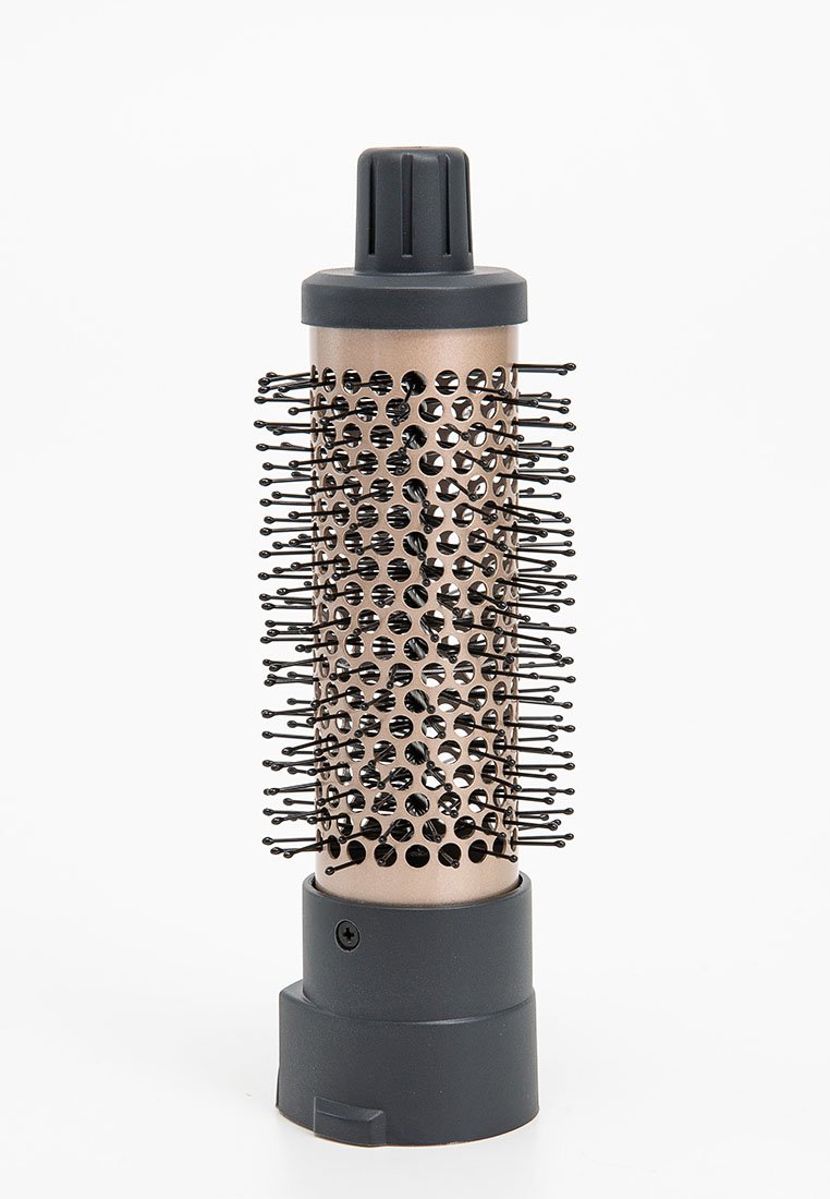 Runde, metallene Haarbürste mit einem goldenen und schwarzen Farbschema; verfügt über eine zylindrische Form, einen strukturierten Griff und eng beieinander stehende Borsten.