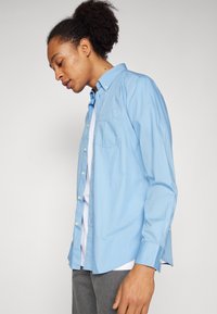 Esprit SOLID SHIRT SLIM FIT - Srajca - light blue
