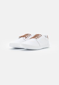 Pier One Sapatilhas - white
