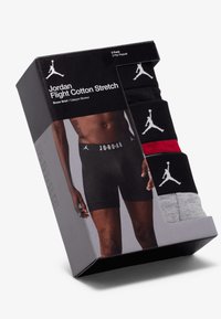 Sorte, røde og grå bomulds boxer briefs i en trepakke. Har en mærket taljeelastik og logo detaljer på stoffet. Pakket i en elegant æske.