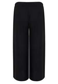 Zwarte wijd-uitlopende broeken met een elastische tailleband. Zacht, soepel materiaal met een vloeiende uitstraling. Enkel lengte zonder zichtbare patronen of accenten.