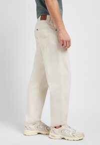 Lee OSCAR - Jeans baggy - off white