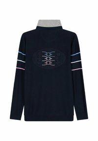 Polo à manches longues marine avec un col gris, présentant un logo texturé au dos et des rayures horizontales en bleu clair et rose sur les manches.