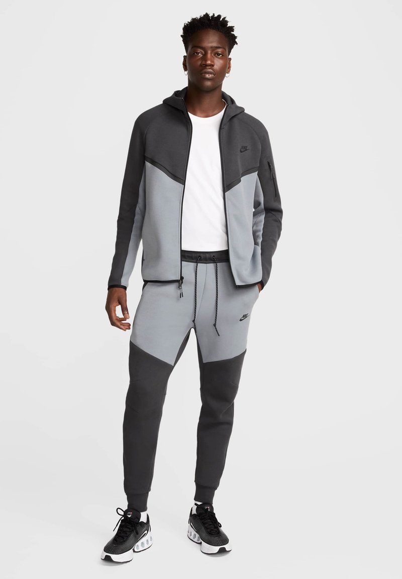 Tuta Nike Nike Tech Fleece Grigia E Nera Nike Sportswear Felpa Con