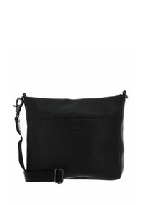 Bolso bandolera de cuero negro con superficie texturizada, correa ajustable, bolsillo frontal con cremallera y sutil detalle del logo de la marca. Forma rectangular.