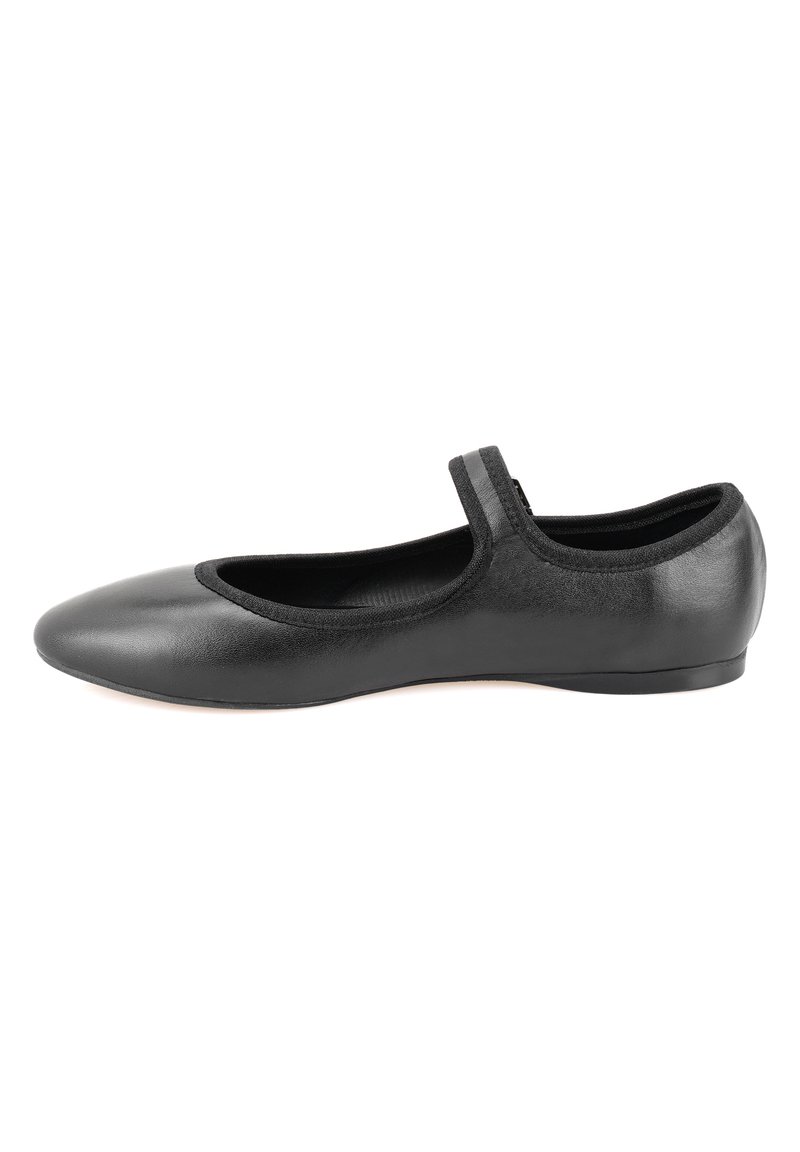 Schwarze Ballettschuhe aus Leder mit runder Zehenpartie, flacher Sohle und einem Riemen über dem Spann. Glatte Textur mit minimalen Details.