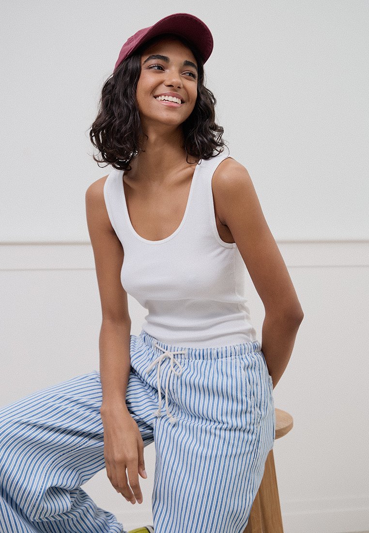 GAP Top wit