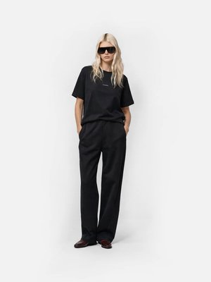 LA MANIA, LOLA 3 - Základné tričko - black