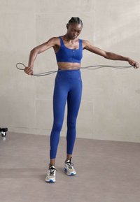 Stronger SIGNATURE COMPRESSION - Retuusid - bellwether blue