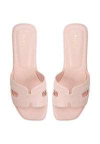 Sandales à glissière roses avec une finition lisse, des côtés ouverts et un design à bout carré. Logo de la marque embossé sur la sangle supérieure.