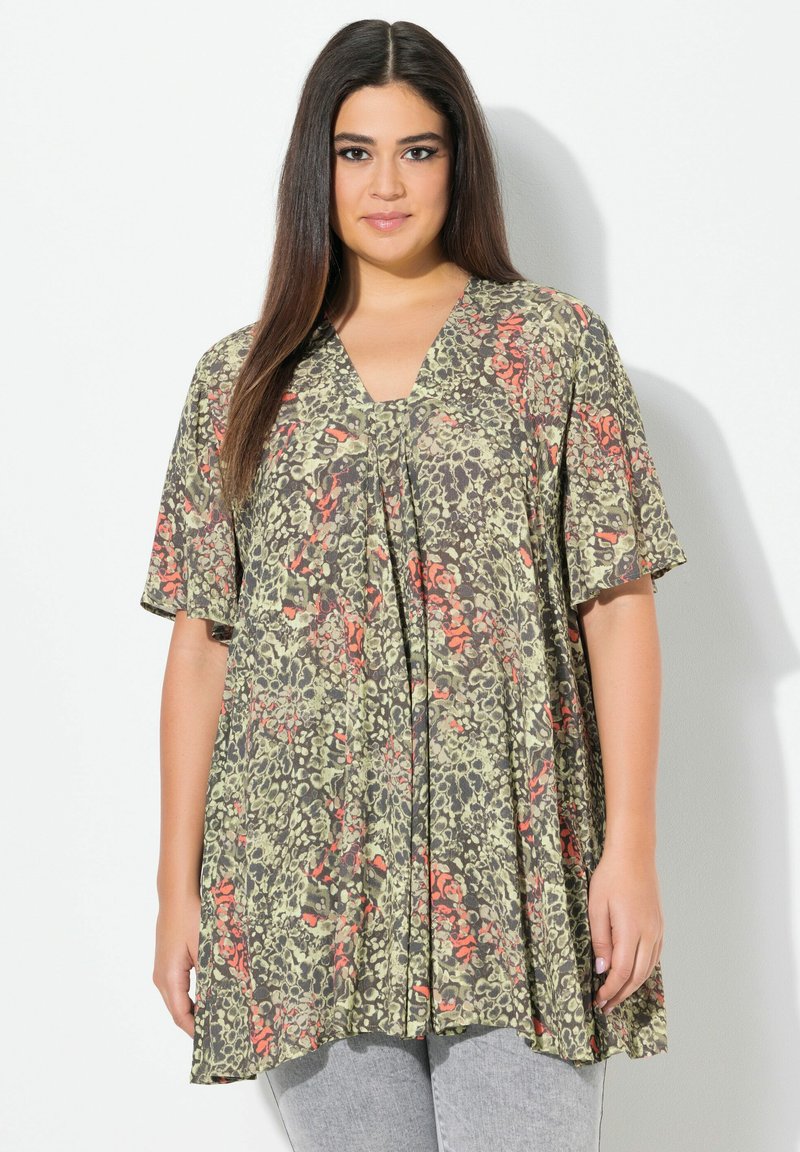 Ulla Popken ANIMAL SHORT SLEEVE  - Tunika - olive gray