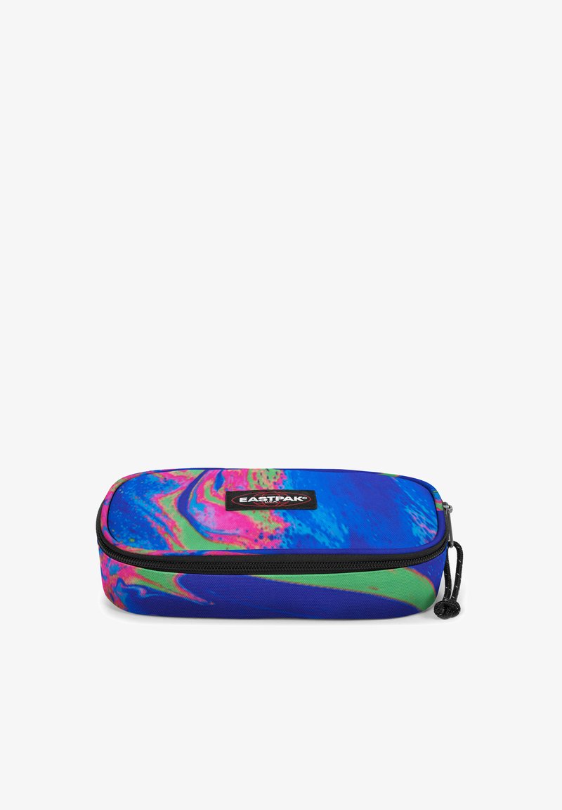 Astuccio blu con un motivo vorticoso rosa, verde e blu, realizzato in tessuto resistente, dotato di zip nera e logo Eastpak.