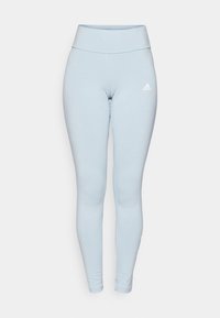 Lichtblauwe leggings van stretchstof, met een hoge tailleband en een klein wit logo op de linker dij. Gladde textuur, aansluitende stijl.
