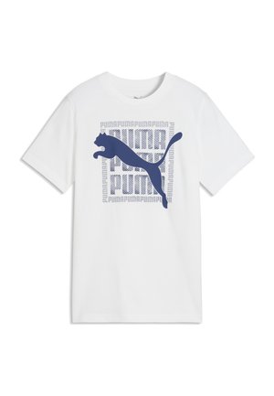 Wit T-shirt met korte mouwen en een groot donkerblauw springend puma-logo op een grijze vierkante patroonachtergrond met herhaalde tekst "PUMA".