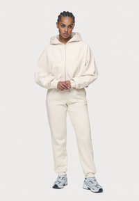 Pegador LANA LOGO CROPPED ZIP HOODIE - Φούτερ με φερμουάρ - washed coast/sand white