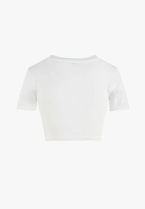 Biały, krótki t-shirt wykonany z miękkiej bawełny. Posiada krótkie rękawy, okrągły dekolt oraz gładki, minimalistyczny design bez widocznych wzorów.