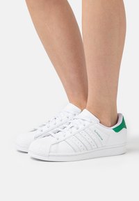 superstar slip on Vert femme