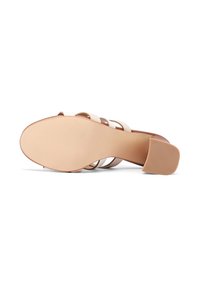 Sandalo con tacco a strappo beige, sole in gomma testurizzata, tacco spesso e design aperto sul retro. Parte superiore liscia con cinturini minimalisti.