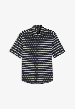 Camisa negra de manga corta con botones, con patrón horizontal de óvalos blancos y grises, cuello abierto y etiqueta "BOSS" en el interior del cuello.