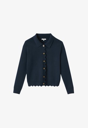 Cardigan manches longues bleu marine avec bords festonnés le long de la patte de boutonnage et de l'ourlet, six boutons et col classique.