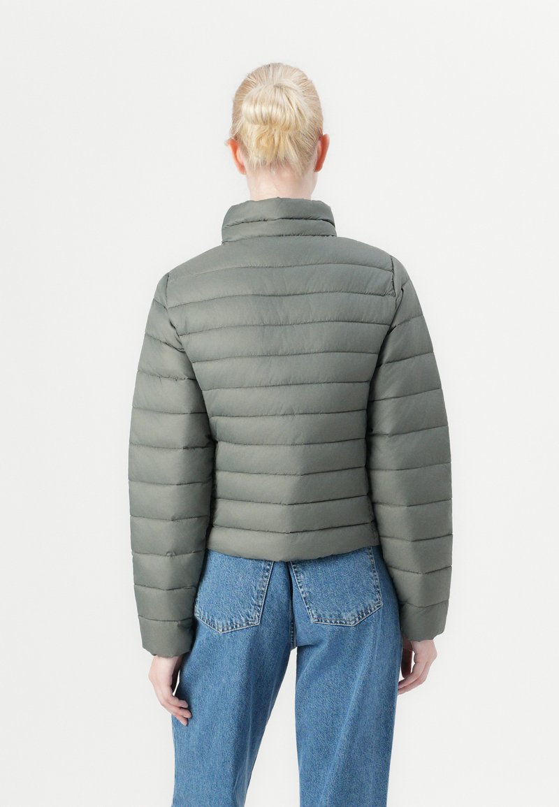 ONLY ONLTAHIA QUILTED NOOS - Winterjas - black/zwart ONLY ONLTAHIA QUILTED NOOS - Winterjas - black/zwart