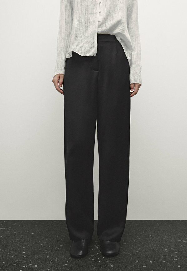 FLOWING TEXTURED - Chinos