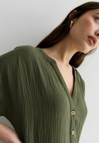 New Look CRINKLE MINI SMOCK - Blousejurk - khaki
