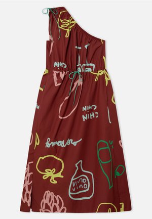 Abito monospalla color granata con motivi astratti colorati, caratterizzato da accenti verdi e gialli e da un coulisse in vita elasticizzata.