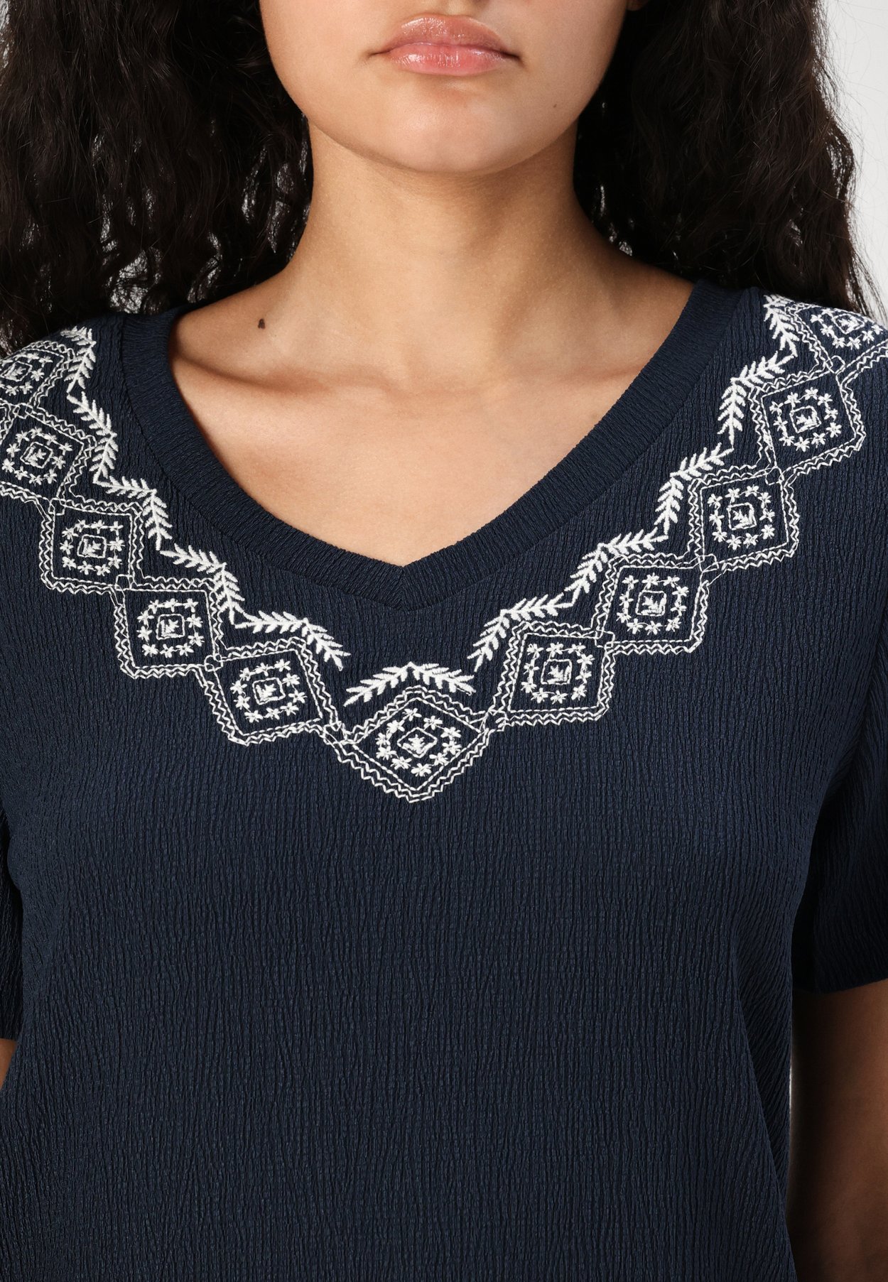 ONLNANNA V NECK