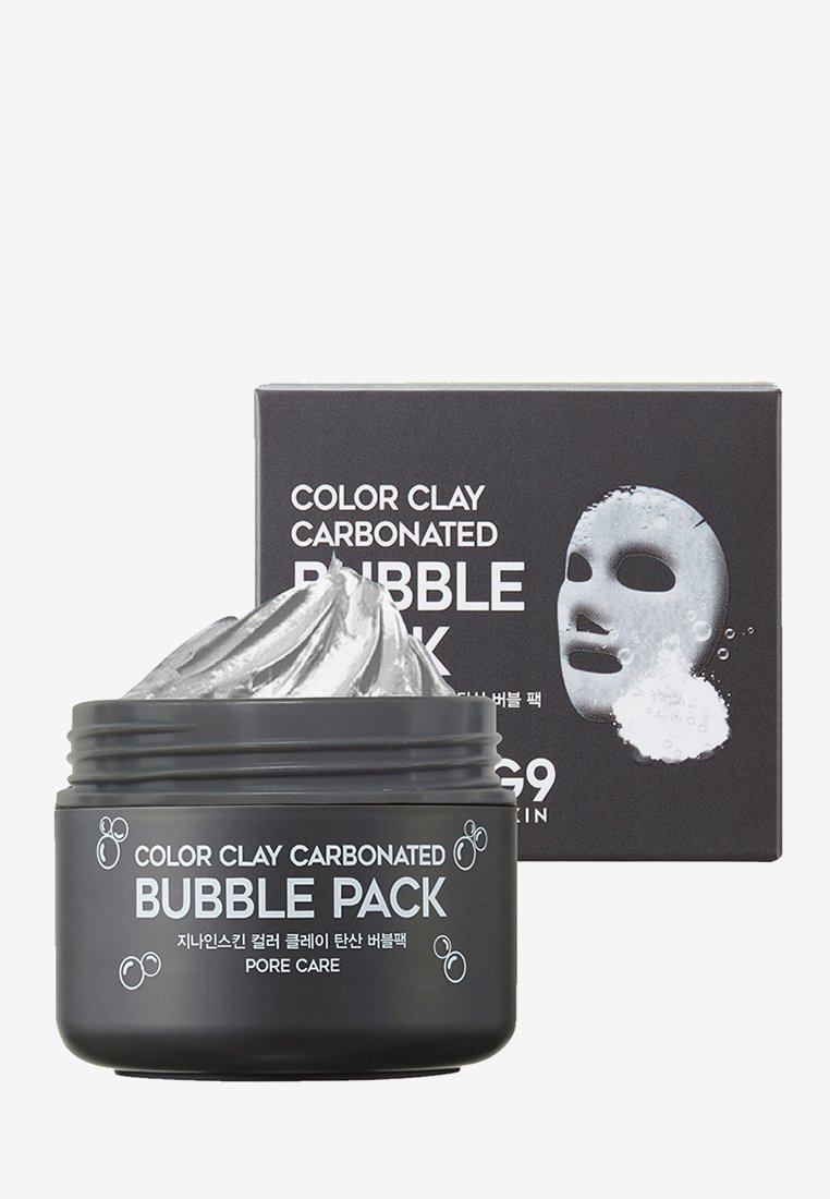 Zwarte pot met een bubble clay masker met een zachte, zilveren slagroomachtige textuur. De doos heeft een witte maskerillustratie en productdetails in witte tekst.
