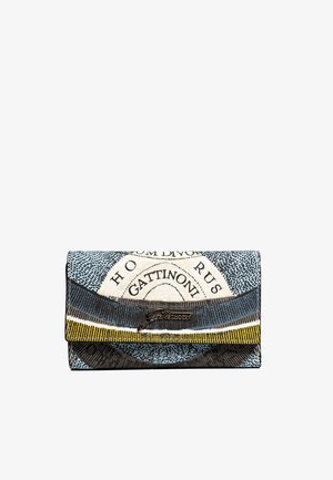 Portafoglio rettangolare con motivi circolari artistici in blu, giallo, bianco e nero e placca con il logo "Gattinoni" sulla pattina frontale.