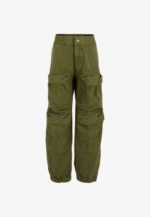 Oliwkowe spodnie cargo z elastyczną talią i mankietami, z wieloma dużymi kieszeniami z klapką z przodu i na udach.