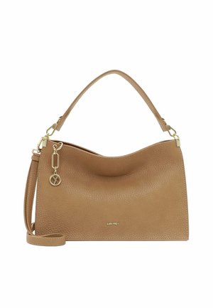 Bolso de mano de cuero texturizado color bronce con un asa superior única, correa de hombro desmontable y detalles de encanto y herrajes en tono dorado.