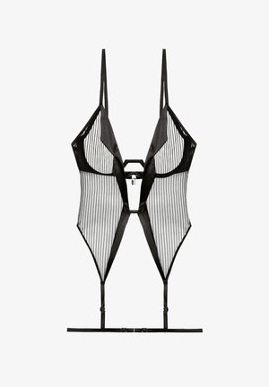 Lingerie in rete nero con strisce verticali, spalline regolabili, un dettaglio a forma di chiave sul davanti e minimi accenti in metallo.