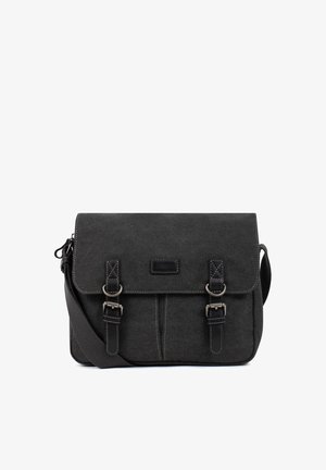 Sac messager en toile noire avec rabat avant maintenu par deux sangles à boucle et une bandoulière réglable.