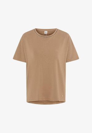 Beige T-shirt met korte mouwen en ronde hals, met subtiel stiksel rond de kraag en een klein, rond metalen logo nabij de zoom.