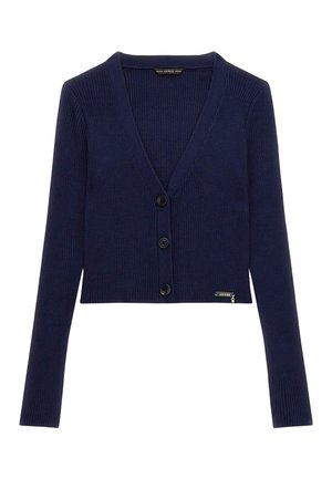 Marineblauer gerippter Strickcardigan mit langen Ärmeln, V-Ausschnitt, drei Knöpfen vorne und einem kleinen Metall-Logoanhänger am unteren Saum.