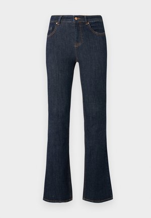 Mørkeblå jeans med høj talje, forlommer, knaplukning og let vidde ben, vist mod en ensfarvet baggrund.