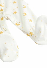 Weißer Baby-Body mit goldenem Stern- und Halbmondmuster. Verfügt über Druckknöpfe und einen Fußdesign. Aus weichem, elastischem Baumwollmaterial.